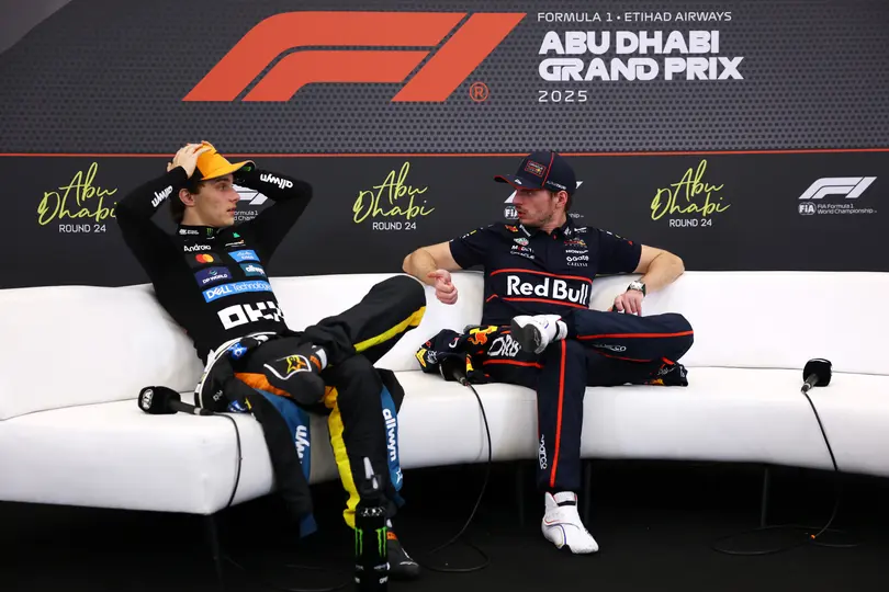 Óscar Piastri y Max Verstappen en el Gran Premio de Abu Dabi 2025 | RED BULL