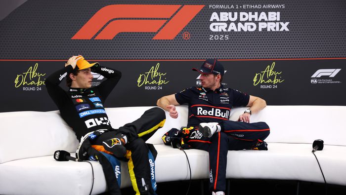 Óscar Piastri y Max Verstappen en el Gran Premio de Abu Dabi 2025 | RED BULL