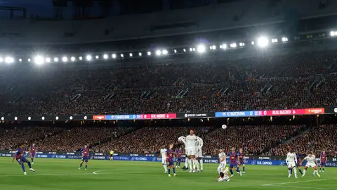 ¡El amor en el Camp Nou! Propuesta de matrimonio en El Clásico