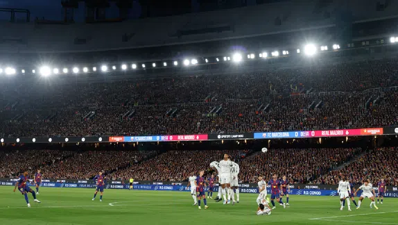 ¡El amor en el Camp Nou! Propuesta de matrimonio en El Clásico
