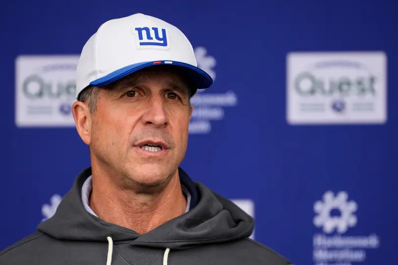 John Harbaugh, entrenador en jefe de Giants | AP