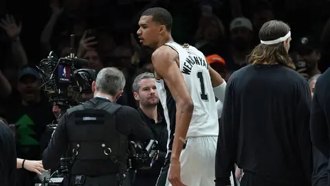 Wembanyama es expulsado temprano en el cuarto juego Spurs-Wolves por una falta flagrante 2