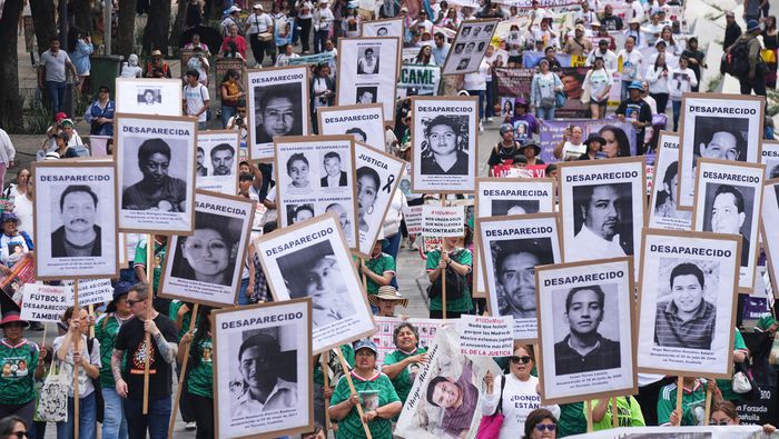 Las madres buscadoras portaron la playera de la Selección Mexicana con el rostro de su familiar desaparecido | AP