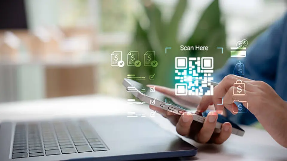 Expertos en ciberseguridad recomiendan verificar los enlaces antes de ingresar datos tras escanear un código QR./ Pixabay