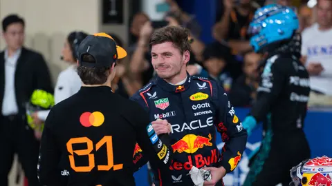 Óscar Piastri y Max Verstappen en el Gran Premio de Abu Dabi 2025 | RED BULL