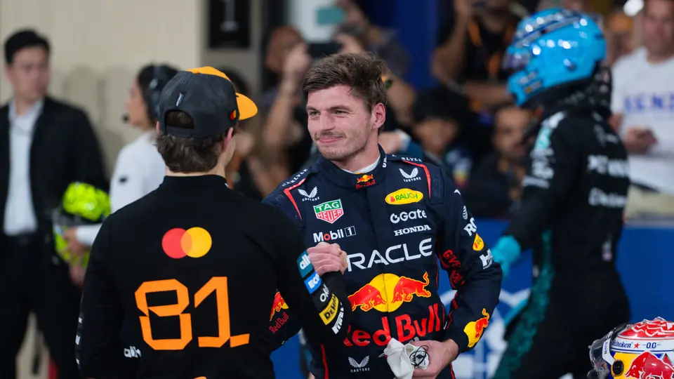 Óscar Piastri y Max Verstappen en el Gran Premio de Abu Dabi 2025 | RED BULL