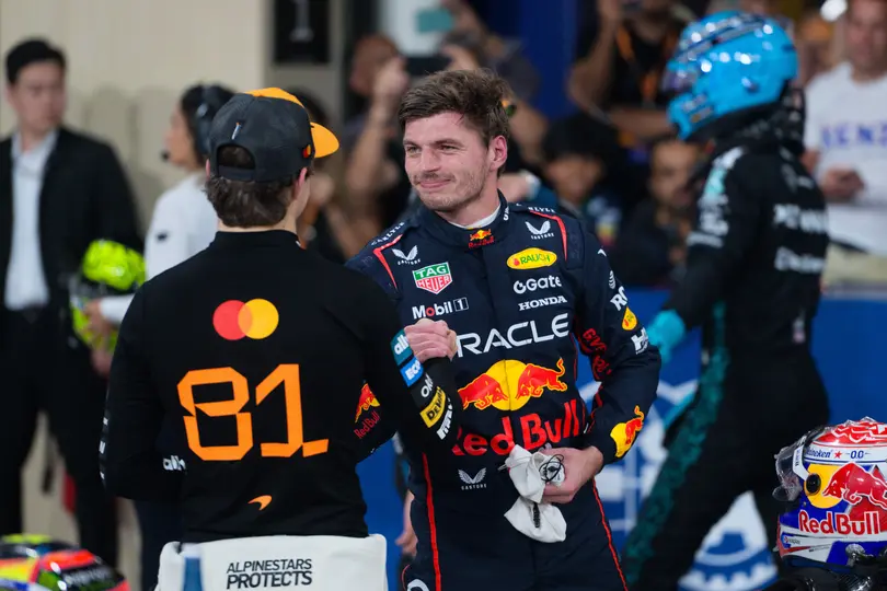Óscar Piastri y Max Verstappen en el Gran Premio de Abu Dabi 2025 | RED BULL
