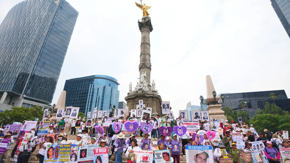 Colectivos de madres buscadoras en el Ángel de la Independencia | AP