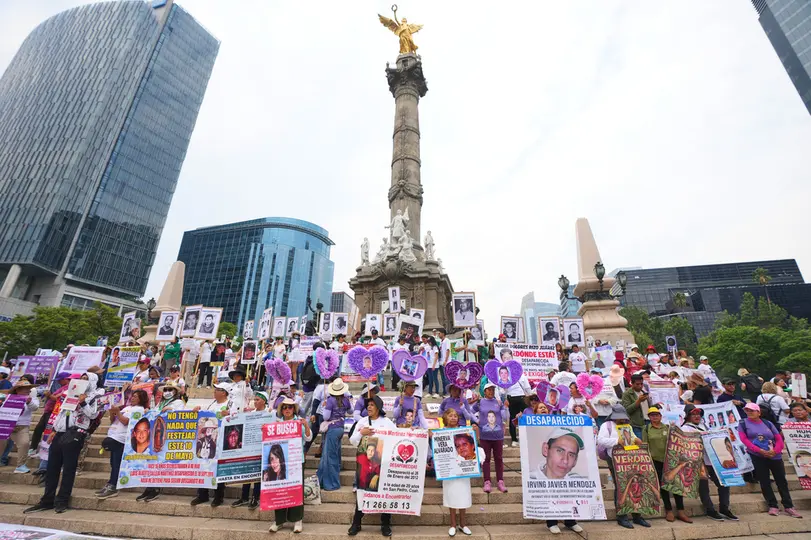 Colectivos de madres buscadoras en el Ángel de la Independencia | AP