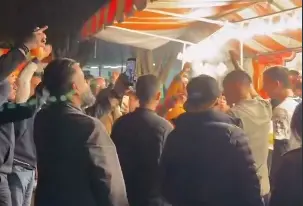Uriel Antuna comiendo taquitos tras pase a Semifinales l CAPTURA