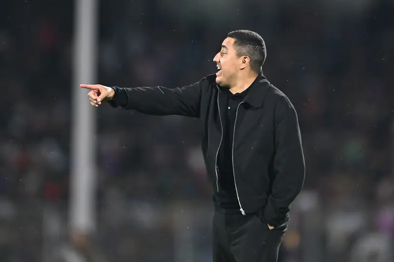 Efraín Juárez dando indicaciones en el Pumas contra América | MEXSPORT
