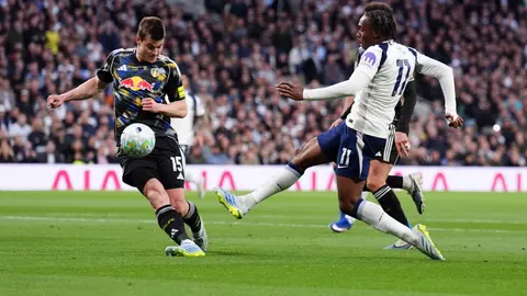 Mathys Tel en el partido de Tottenham contra Leeds United en la Premier League | AP