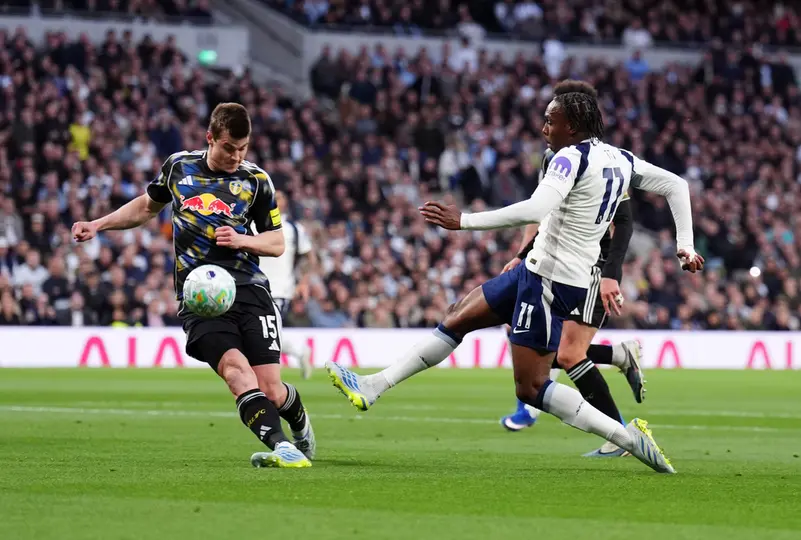 Mathys Tel en el partido de Tottenham contra Leeds United en la Premier League | AP