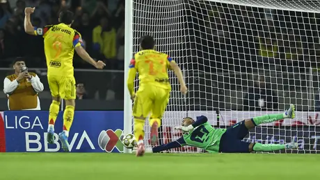 Henry Martín rompió su paso perfecto con América desde los once pasos