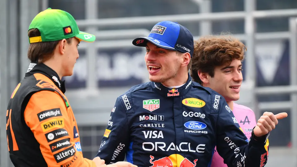 Óscar Piastri y Max Verstappen en el Gran Premio de Abu Dabi 2025 | RED BULL