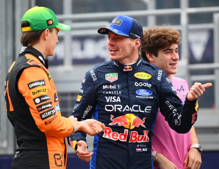 Óscar Piastri y Max Verstappen en el Gran Premio de Abu Dabi 2025 | RED BULL