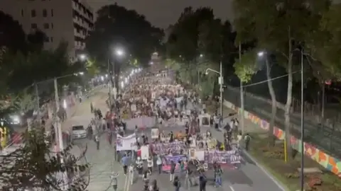 Bajo la consigna "La pelota vuelve a casa... ¿Y tú cuándo?", las madres buscadoras reclamaron respuestas sobre sus familiares desaparecidos./ Captura de pantalla