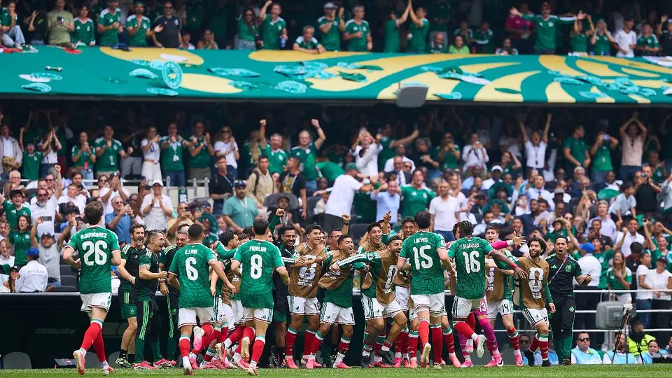 México festejando su primer triunfo l MEXSPORT