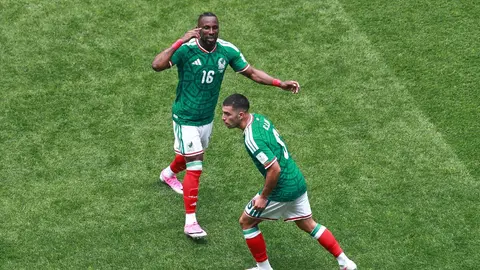Erik Lira y Julián Quiñones en la inauguración del Mundial | MEXSPORT