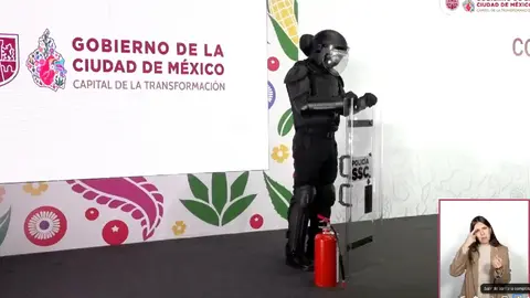 Los nuevos trajes de la policía están diseñados para contener las protestas / Especial