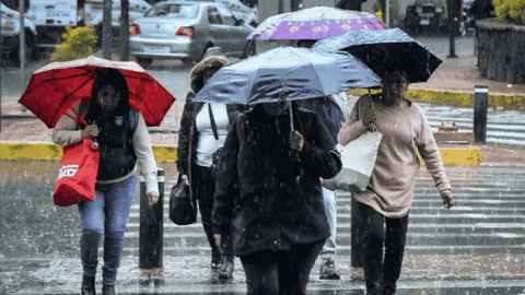 Autoridades prevén lluvias fuertes, actividad eléctrica y posible caída de granizo para este 11 de junio en la capital del país./ RS