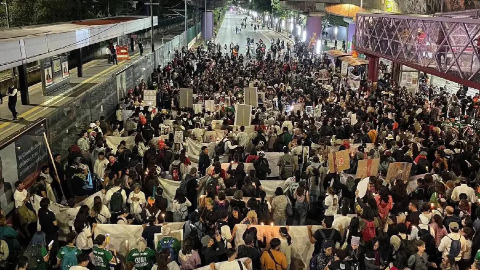 Más de 400 familiares de personas desaparecidas participaron en la movilización realizada la noche del 10 de junio sobre Calzada de Tlalpan./ FB