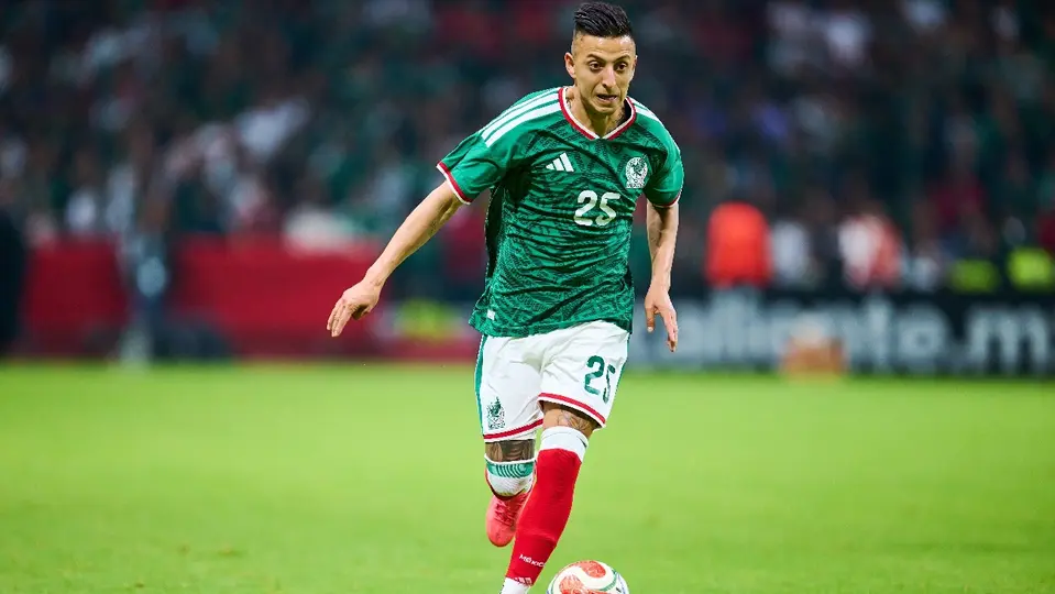 Roberto Alvarado durante el partido ante Sudáfrica | MEXSPORT