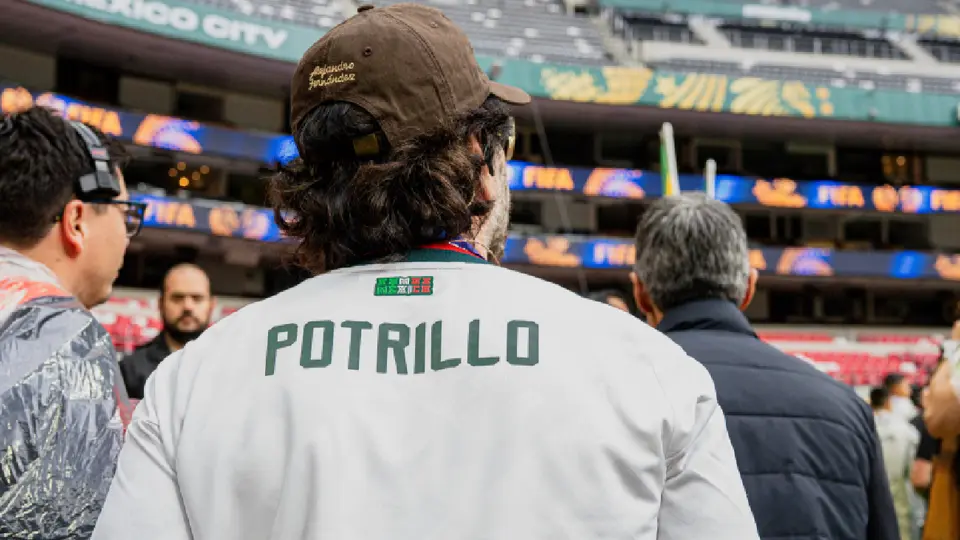 El hijo de Vicente Fernández estuvo un día antes en los ensayos a ras de cancha / Especial