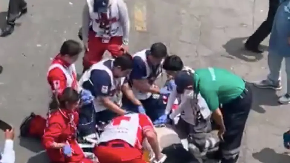 Personal de seguridad intervino de manera inmediata tras el reporte de una persona lesionada en el sitio./ Captura de pantalla