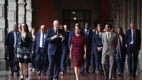 Claudia Sheinbaum recibe a Infantino un día previo a la inauguración de la Copa del Mundo