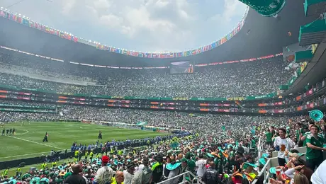 La contracrónica: el inigualable Azteca salvó la inauguración