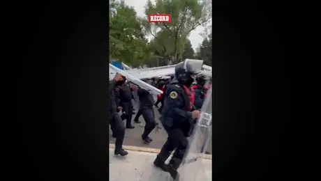 Conflicto en los alrededores mientras se disputa el partido entre México y Sudáfrica