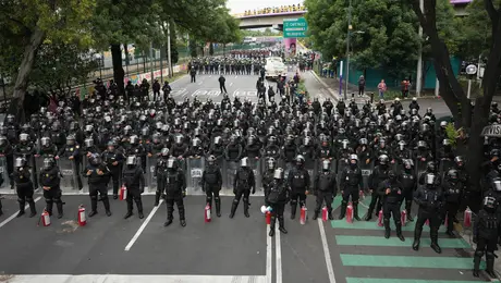 A horas del Mundial 2026, manifestantes marchan hacia el Estadio Azteca