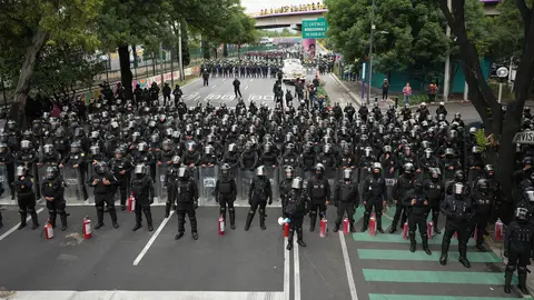 A horas del Mundial 2026, manifestantes marchan hacia el Estadio Azteca