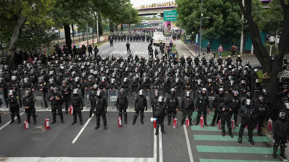 A horas del Mundial 2026, manifestantes marchan hacia el Estadio Azteca