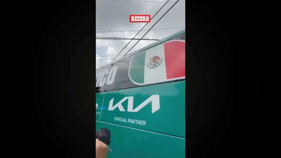 Salida de la Selección Mexicana del CAR hacia el Estadio Azteca