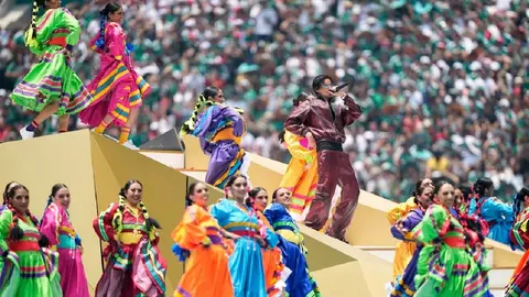 El venezolano Danny Ocean también formó parte del espectáculo de apertura con el tema “Partidazo”./ AP