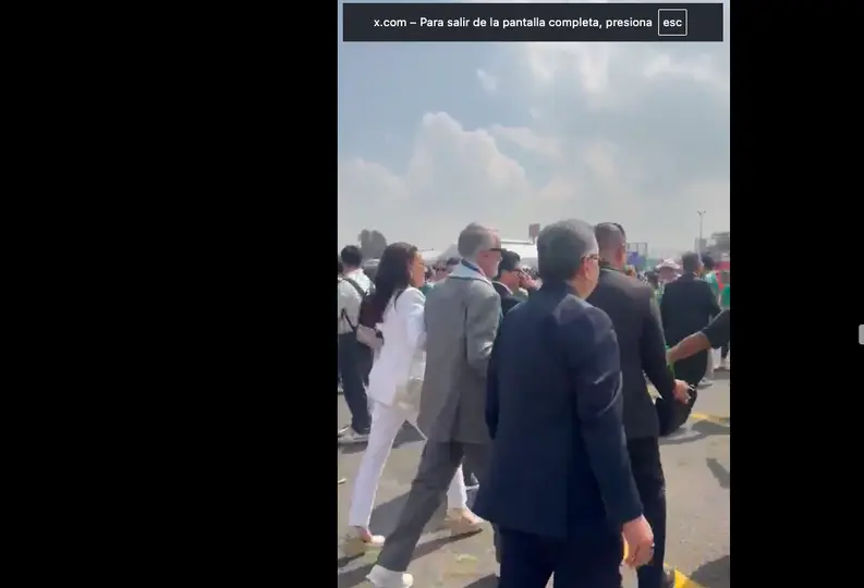 Videos compartidos en redes sociales captaron el momento en que Ricardo Salinas Pliego ingresó al estadio para el México vs Sudáfrica./ Captura de pantalla