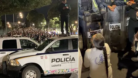 VIDEO: Madres buscadoras se arrodillan para llegar al Estadio Ciudad de México; autoridades les niegan el paso