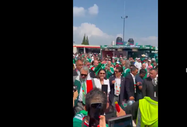 La llegada del empresario mexicano generó diversas reacciones entre los aficionados que acudieron al inmueble de Santa Úrsula./ Captura de pantalla
