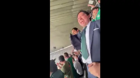 Lágrimas en el Azteca: El conmovedor festejo del ‘Profe’ Ibáñez por el gol de México a Sudáfrica