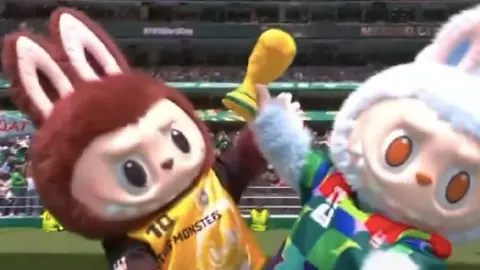 Labubus aparecen en la inauguración del Mundial 2026 y sorprenden a miles de aficionados/ Captura de pantalla