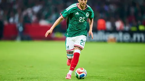 Roberto Alvarado durante el partido ante Sudáfrica | MEXSPORT