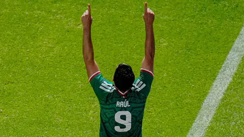 Raúl Jiménez tras anotar con México | IMAGO7