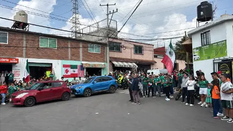 México es una fiesta: Afición se reúne en el CAR para despedir a la Selección