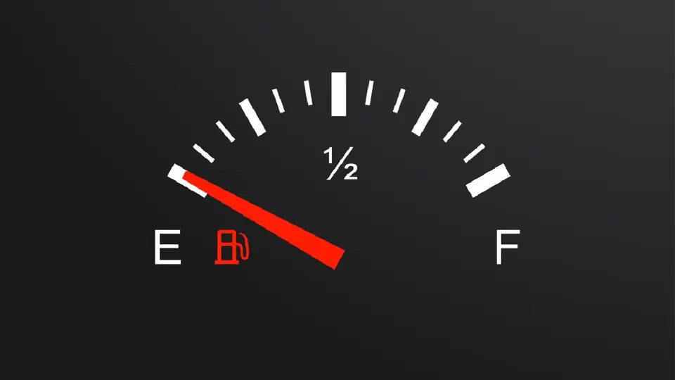 El gravamen se cobra por cada litro de combustible vendido en el país / Magnific