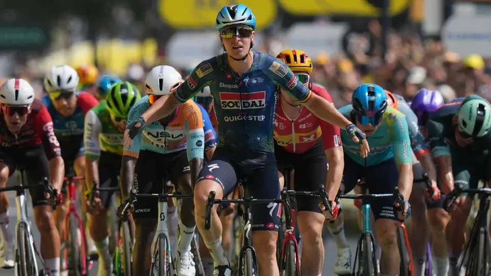 Tim Merlier comandando la etapa 8 del Tour de Francia | AP
