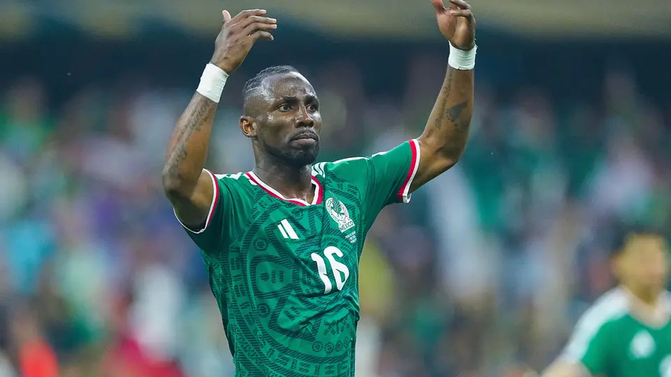 ¿Julián Quiñones jugará Champions League? Histórico de Inglaterra analiza fichar al mexicano
