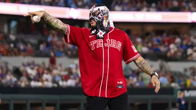 Penta lanza la primera bola con Texas y lleva el orgullo mexicano a la MLB
