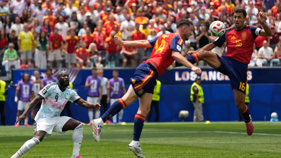 La polémica mano de Rodri ante Bélgica | AP